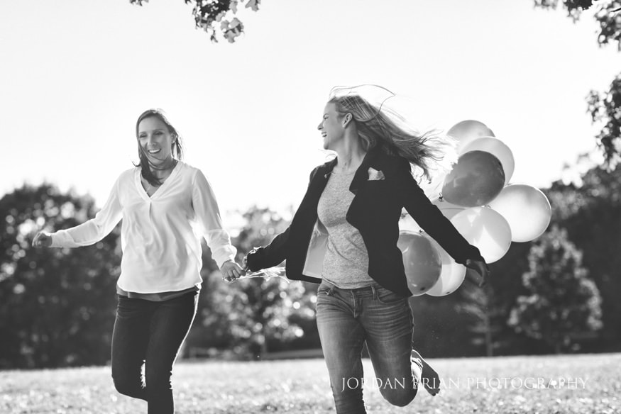 couple releasing balloons over Philadelphia at Fairmount Park