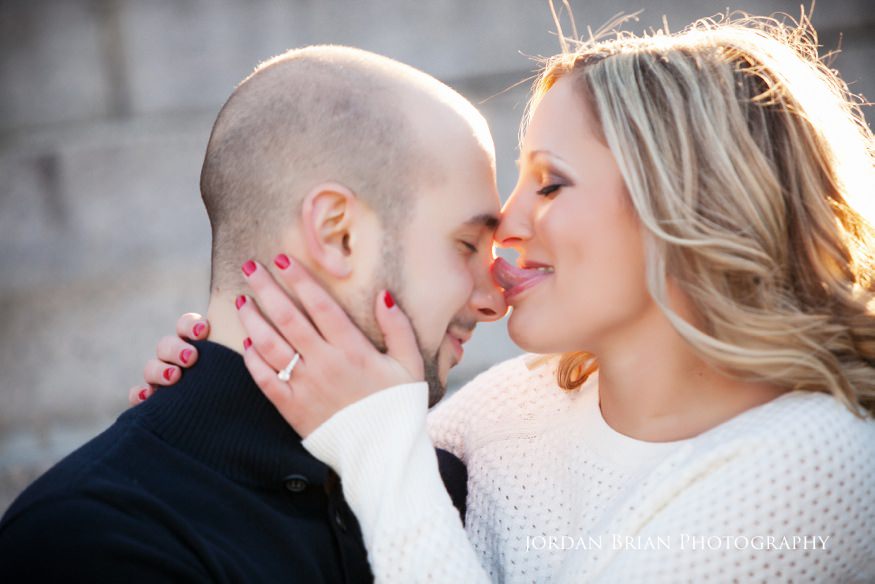 couple kiss at fdr park engagement session
