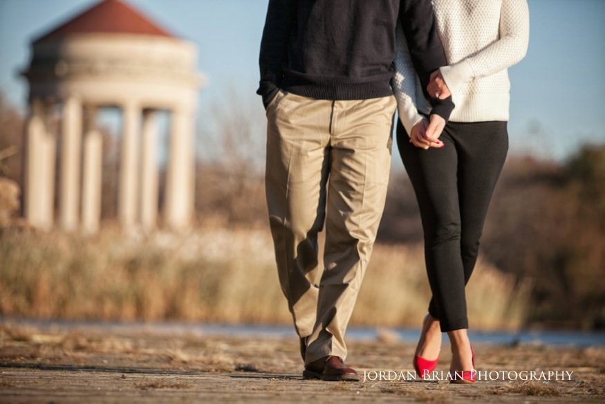 couple holding hands at fdr park engagement photos