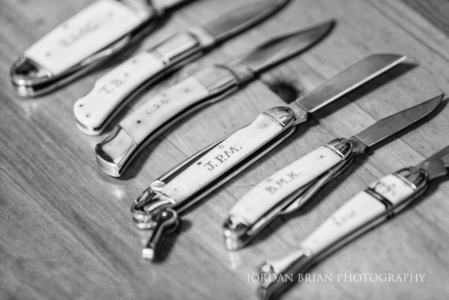 groom's pocket knife gift to groomsmen