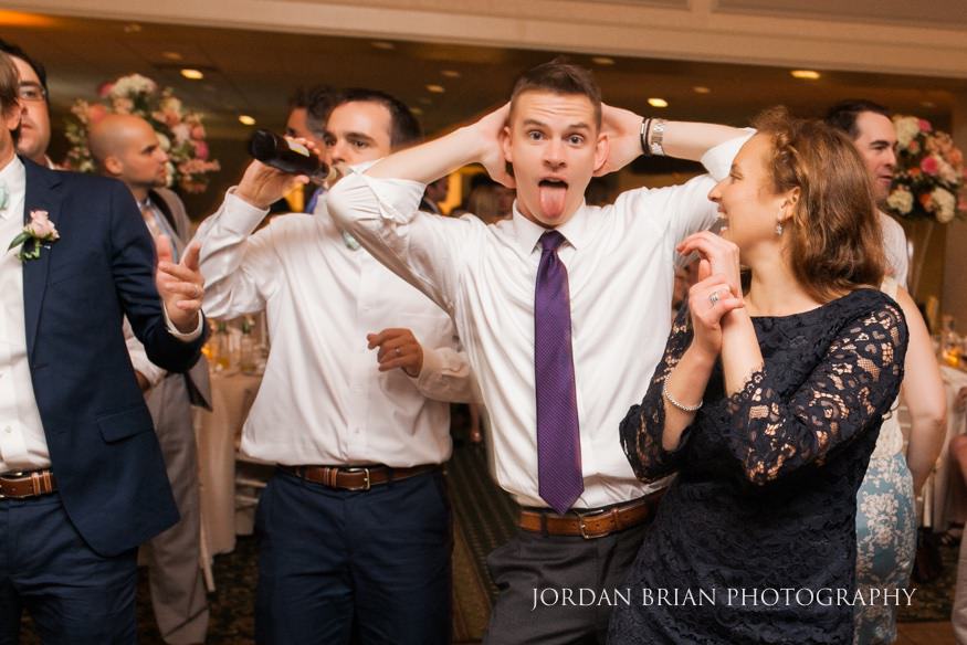 guests dancing at rehoboth beach country club wedding