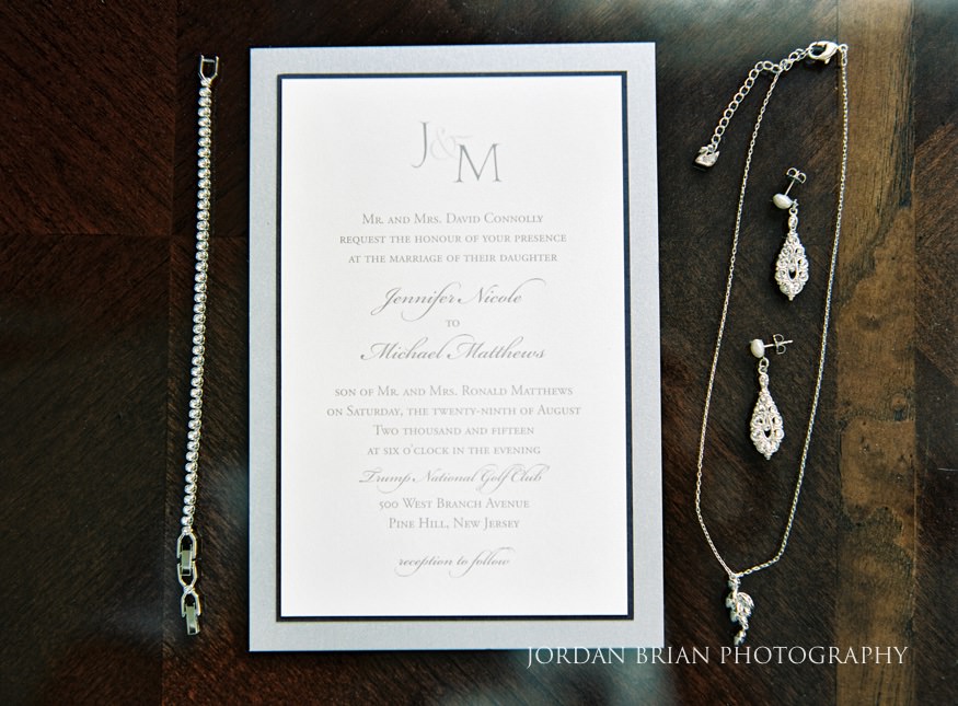 Bride's jewelry details