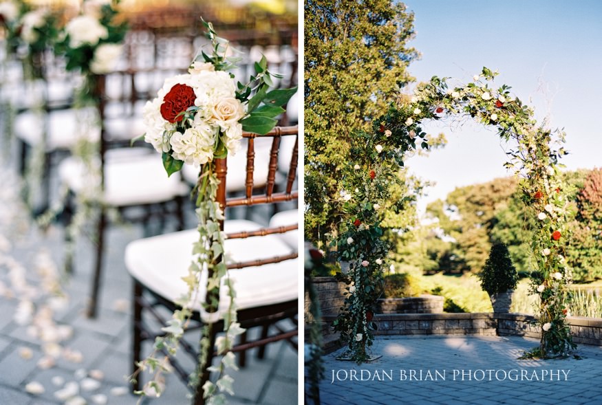 Outdoor wedding ceremony at Windows on the Water Frogbridge.