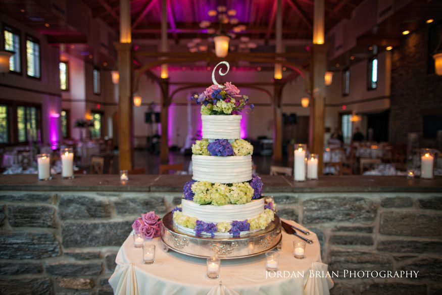 wedding cake at knowlton mansion wedding reception