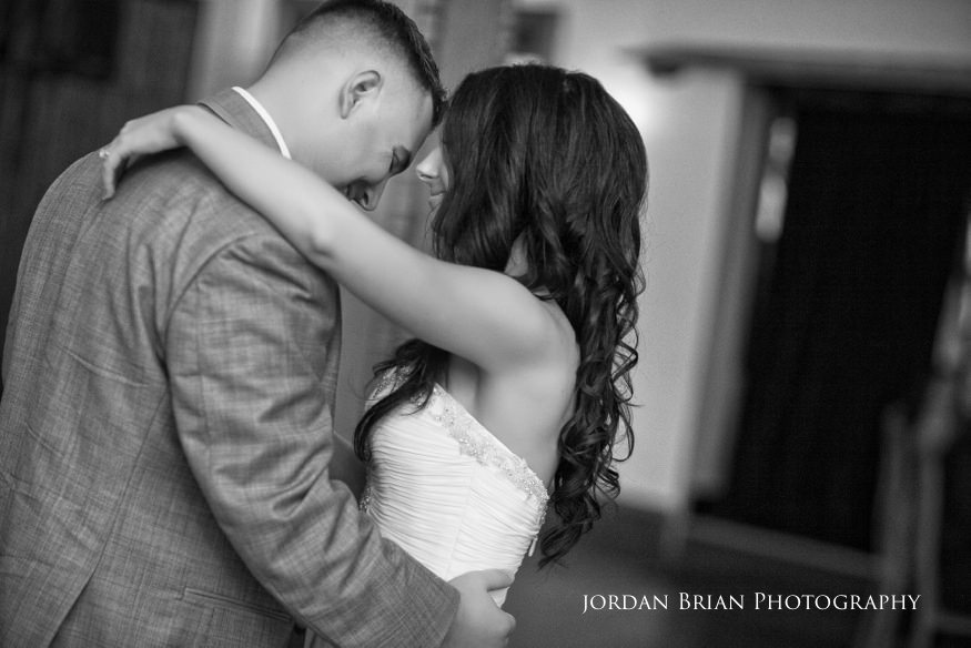 bride and groom first dance at knowlton mansion