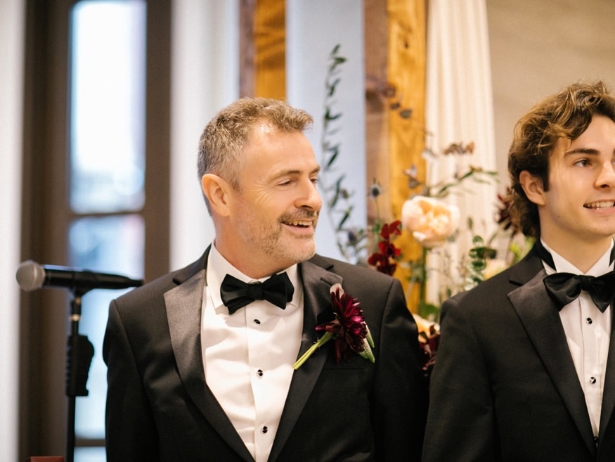 Lynn and Greg's first kiss at the Museum of the American Revolution wedding ceremony.