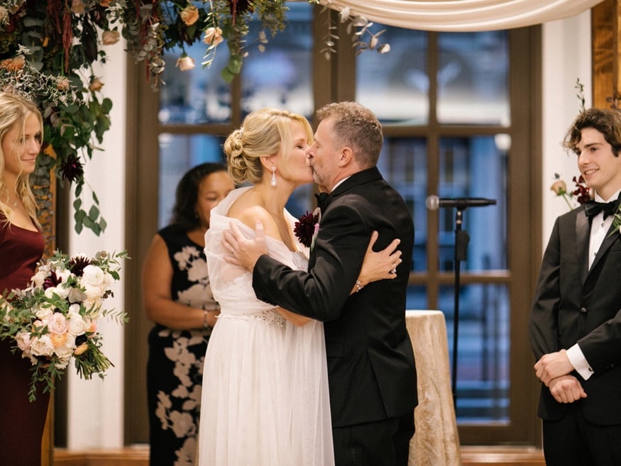 Decor and flowers by DFW Event Design at Museum of American Revolution wedding ceremony.