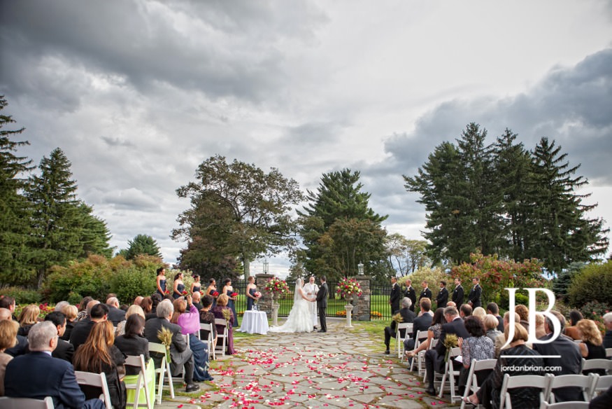 Skytop Lodge wedding ceremony in the Pennsylvania Pocono mountains