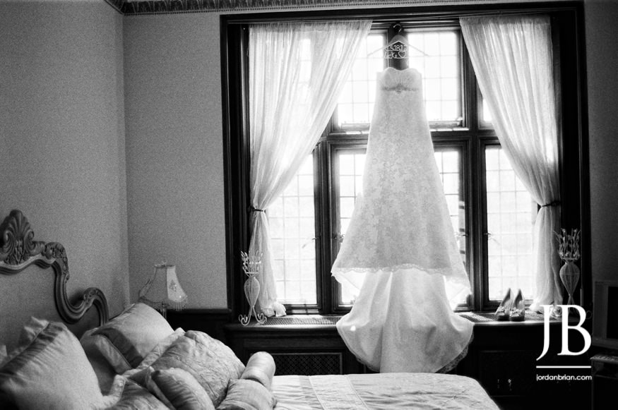 Vicki wedding details and getting ready at Castle at Skylands Manor