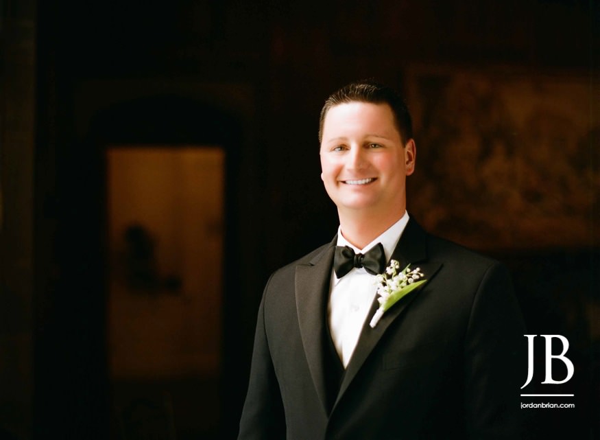 Vicki and Joe portrait outside the Castle at Skylands Manor