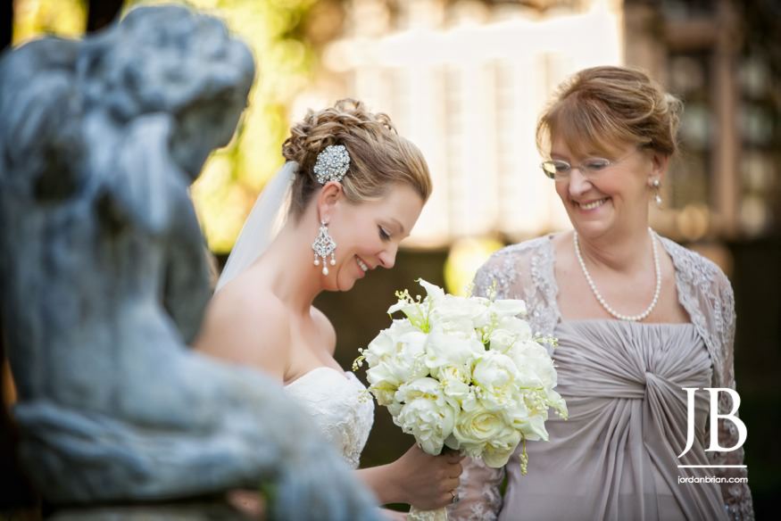 Guests arriving at outdoor ceremony, Castle at Skylands Manor