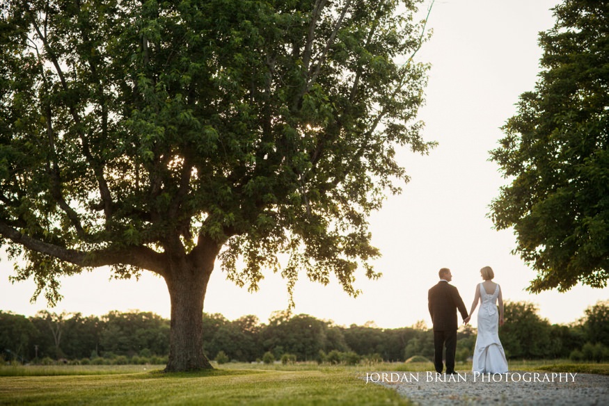 Yvonne walks down the aisle at her Valenzano Winery wedding, photograph 20
