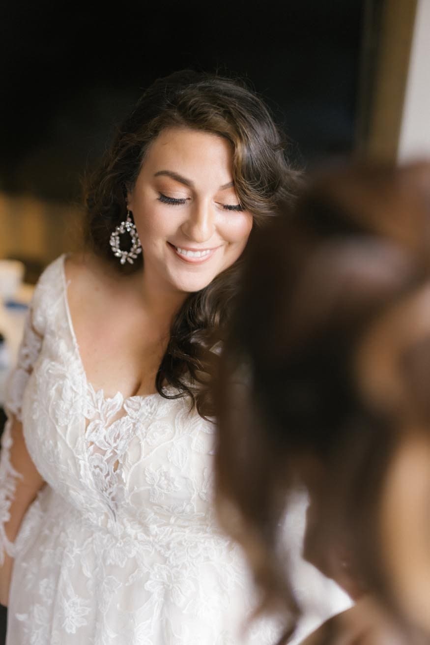 Philadelphia wedding bride prep portraits
