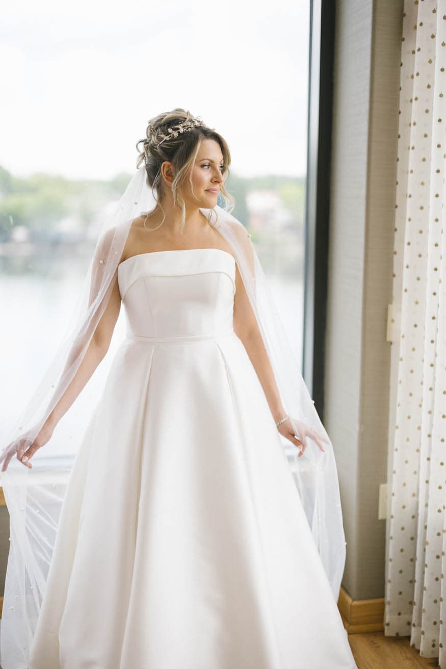 Bride final touches Lambertville Inn wedding NJ