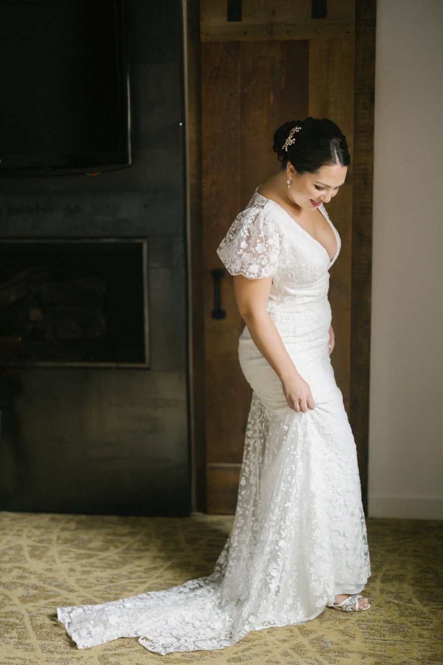 Bride veil preparation Valley Green Inn wedding