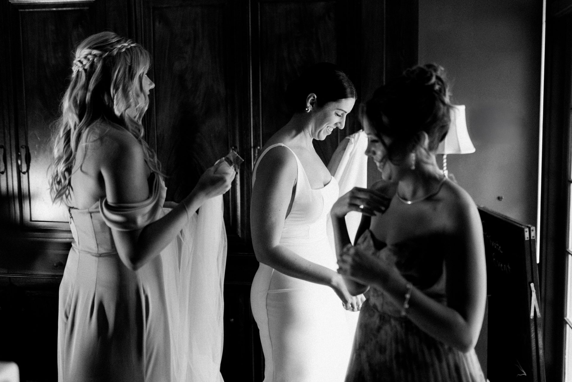 Bride getting ready with bridesmaids in Toad Hall at Grounds for Sculpture wedding venue in Hamilton NJ