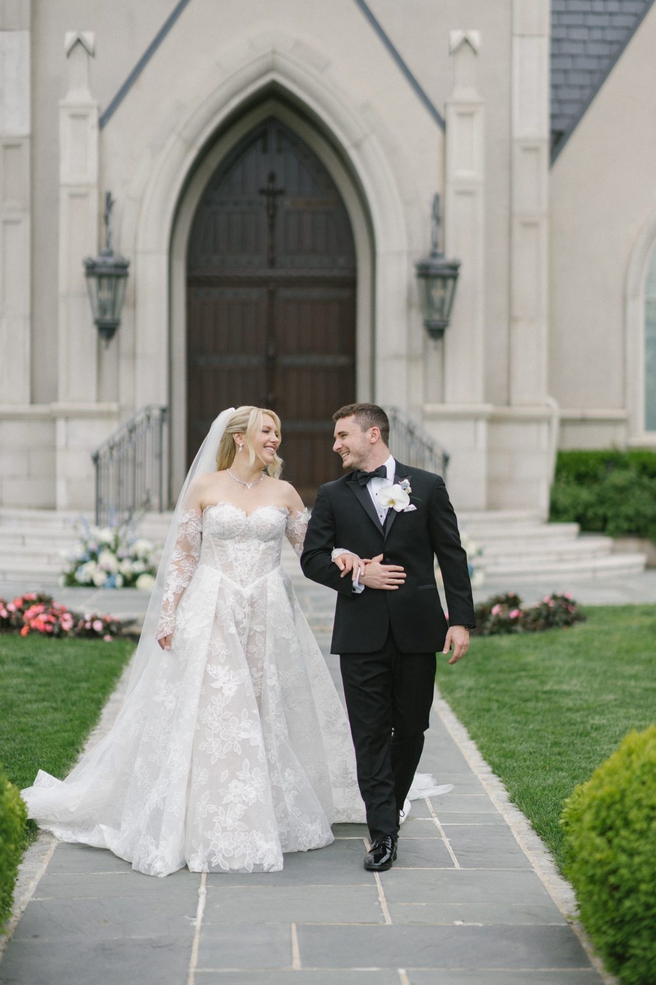 Janelle and Jim's couple portraits across Park Chateau Estate
