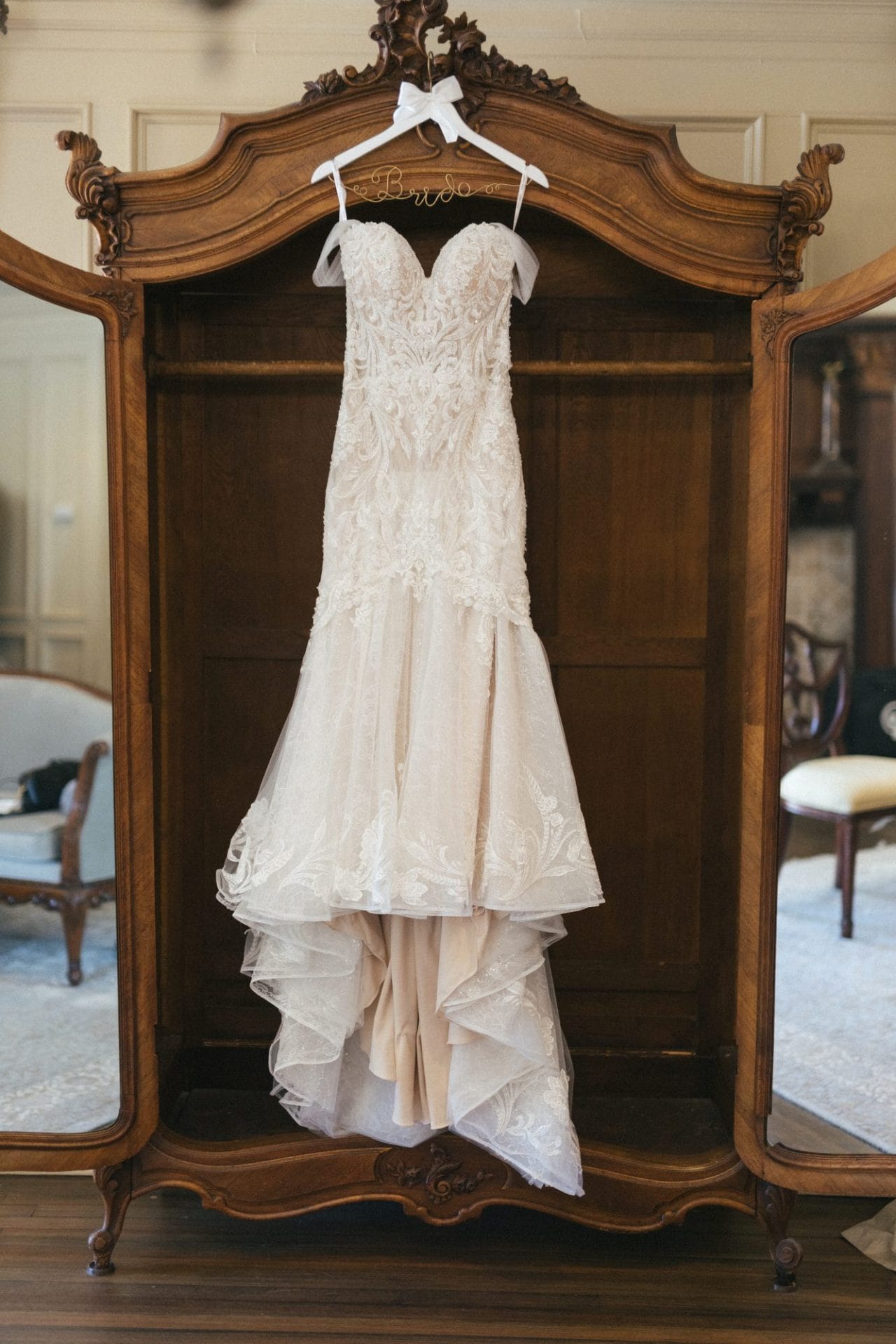 Bridal accessories laid out in the Park Savoy bridal suite